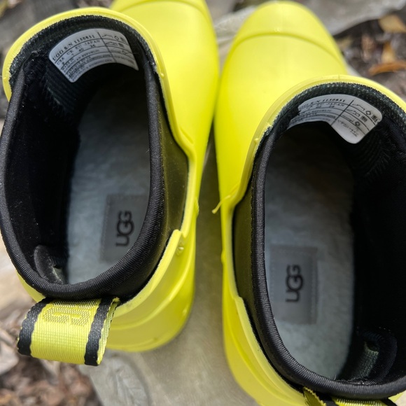 Ugg rain boots - Picture 3 of 5